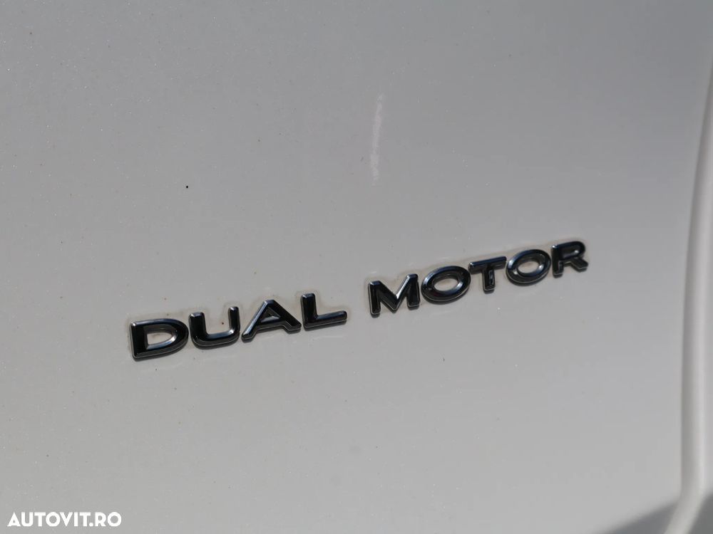 Tesla Model Y Long Range Dual Motor AWD - 9