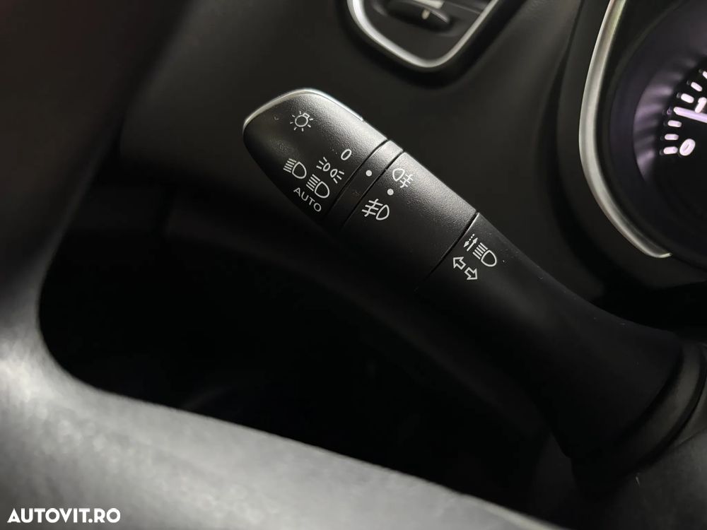 Renault Scenic TCe 115 GPF LIMITED - 20