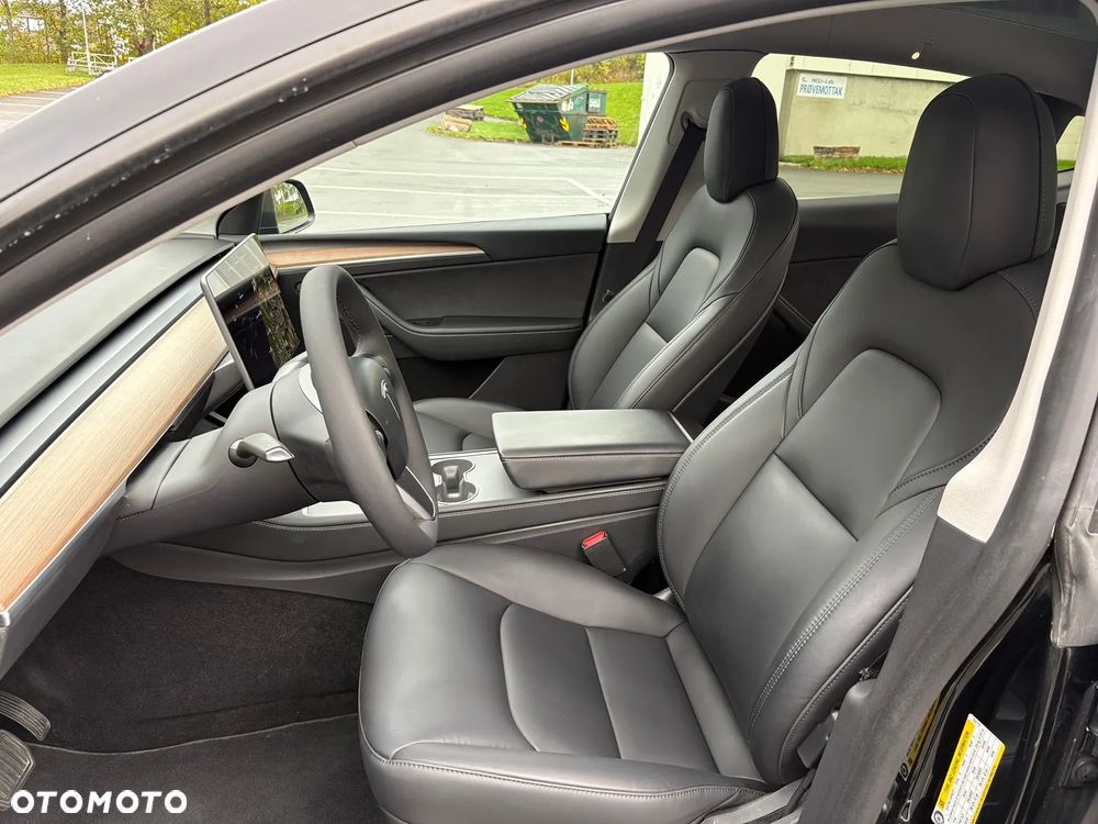 Tesla Y Long Range AWD - 21