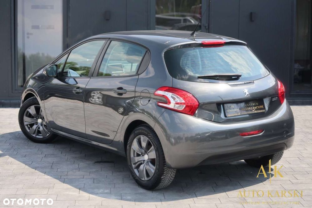 Peugeot 208 - 10