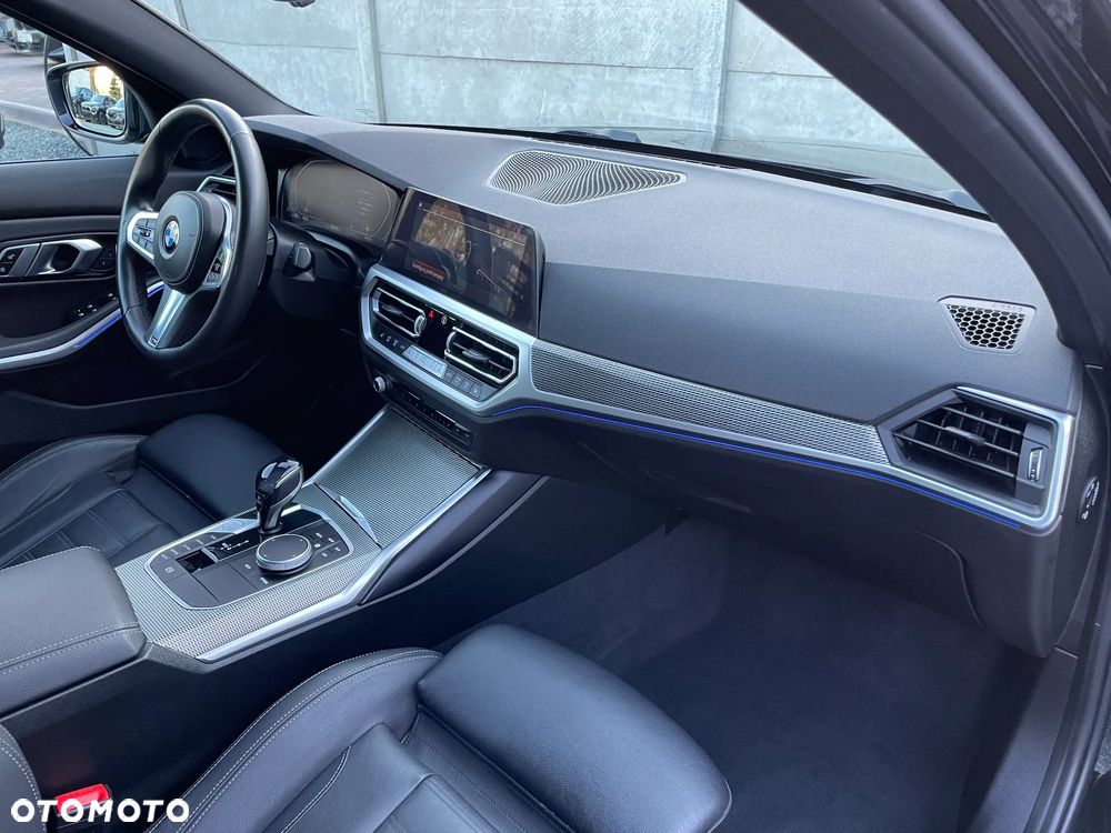 BMW Seria 3 320d xDrive M Sport Shadow - 27