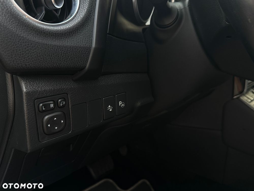 Toyota Auris 1.8 HSD Prestige NAVI - 32