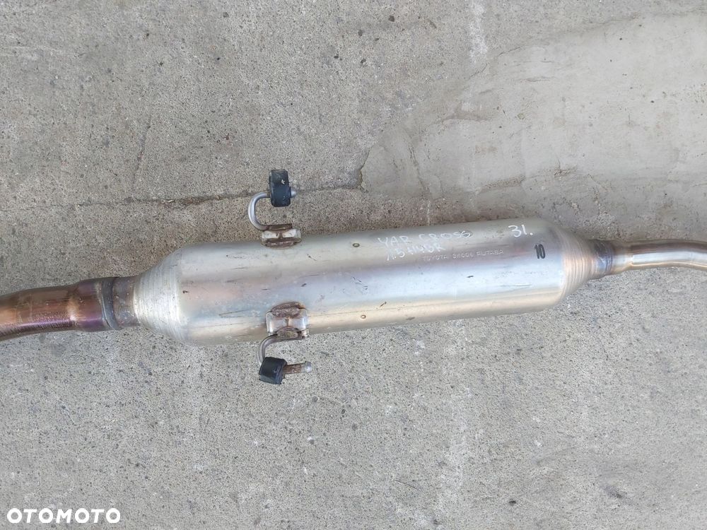 Toyota Yaris IV Cross 1,5 tłumik środkowy katalizator A65 - 3