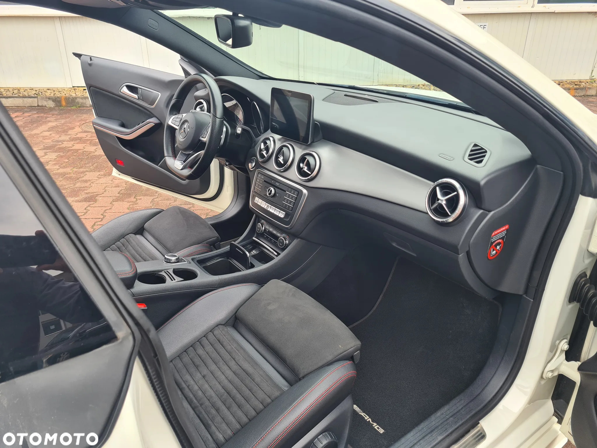 Mercedes-Benz CLA 220 4-Matic AMG Line - 16