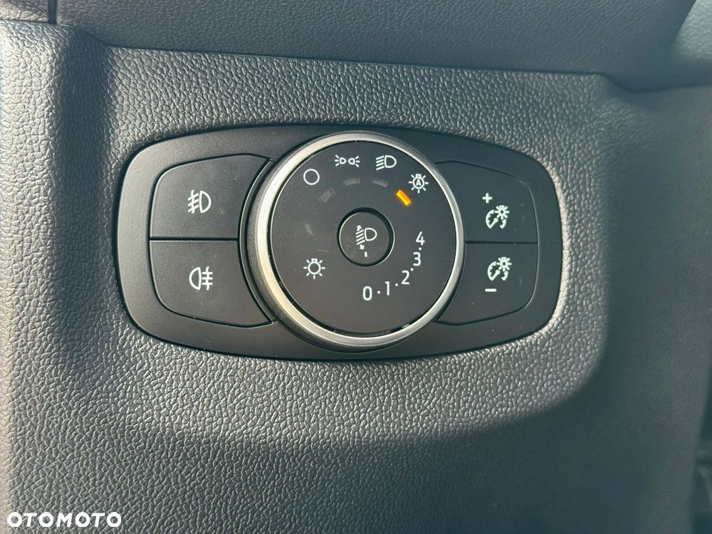 Ford Transit Courier - 19