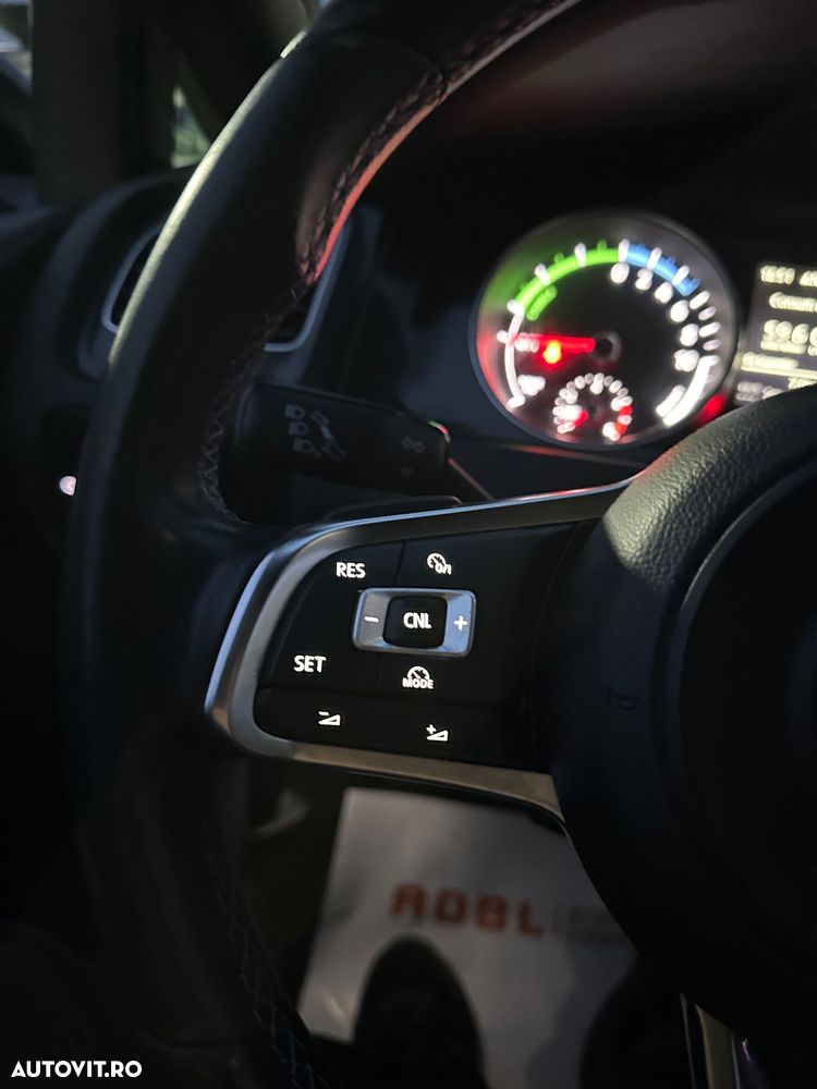 Volkswagen Golf - 11