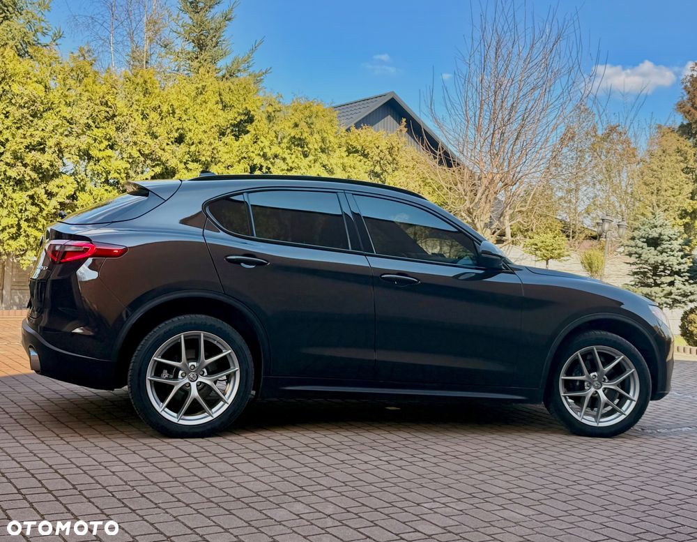 Alfa Romeo Stelvio 2.0 Turbo 16V AT8-Q4 Ti - 9