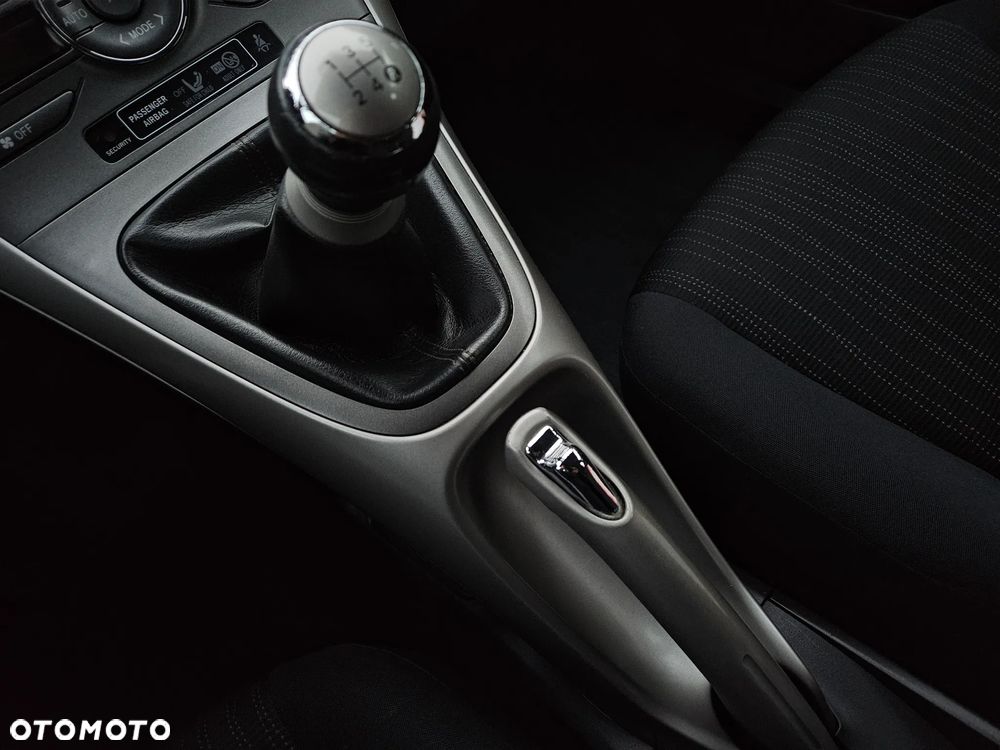 Toyota Auris 1.6 VVT-i Executive - 35