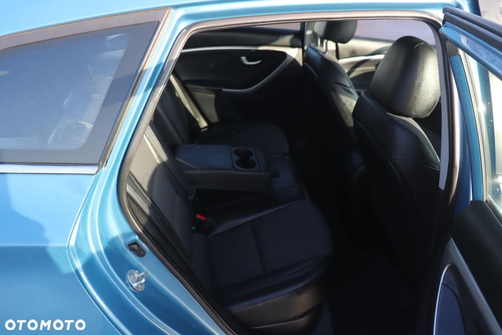 Hyundai i30 blue Kombi 1.6 CRDi Trend - 15