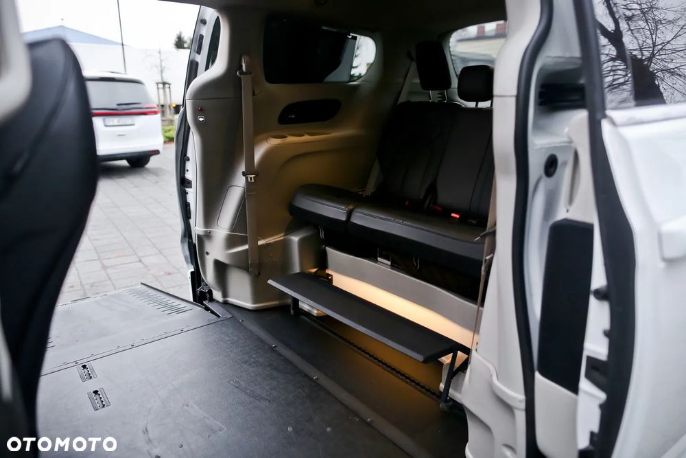 Chrysler Pacifica - 25