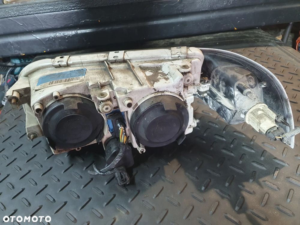 LAMPA PRAWY PRZÓD VOLVO V40 LIFT 30899683 CIEMNA + KIERUNKOWSKAZ KOMPLET EUROPA - 6