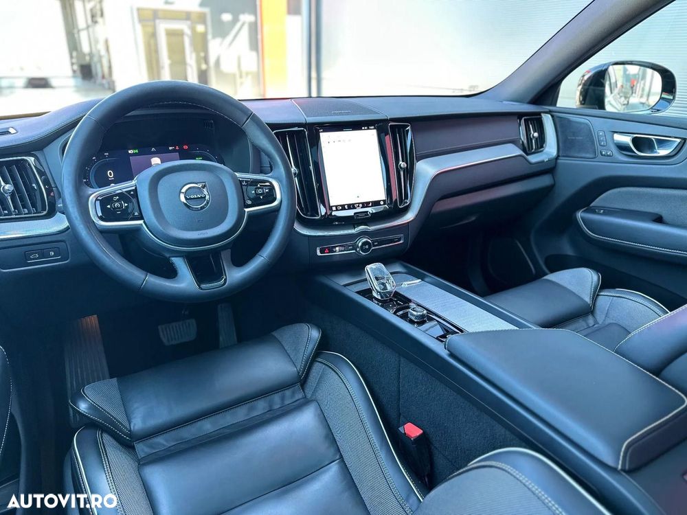 Volvo XC 60 T6 AWD Recharge Plus Dark - 14