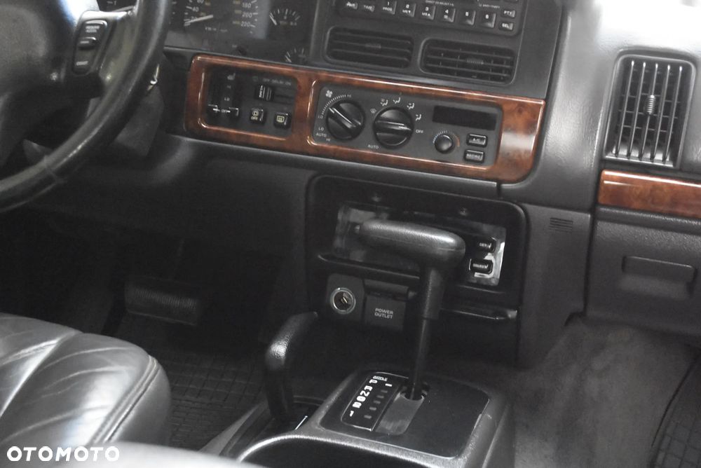Jeep Grand Cherokee - 13