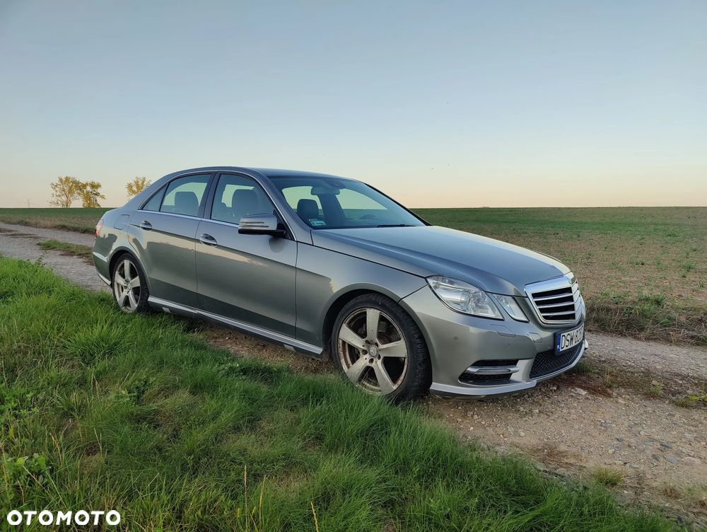 Mercedes-Benz E-Class 2012 photo 2
