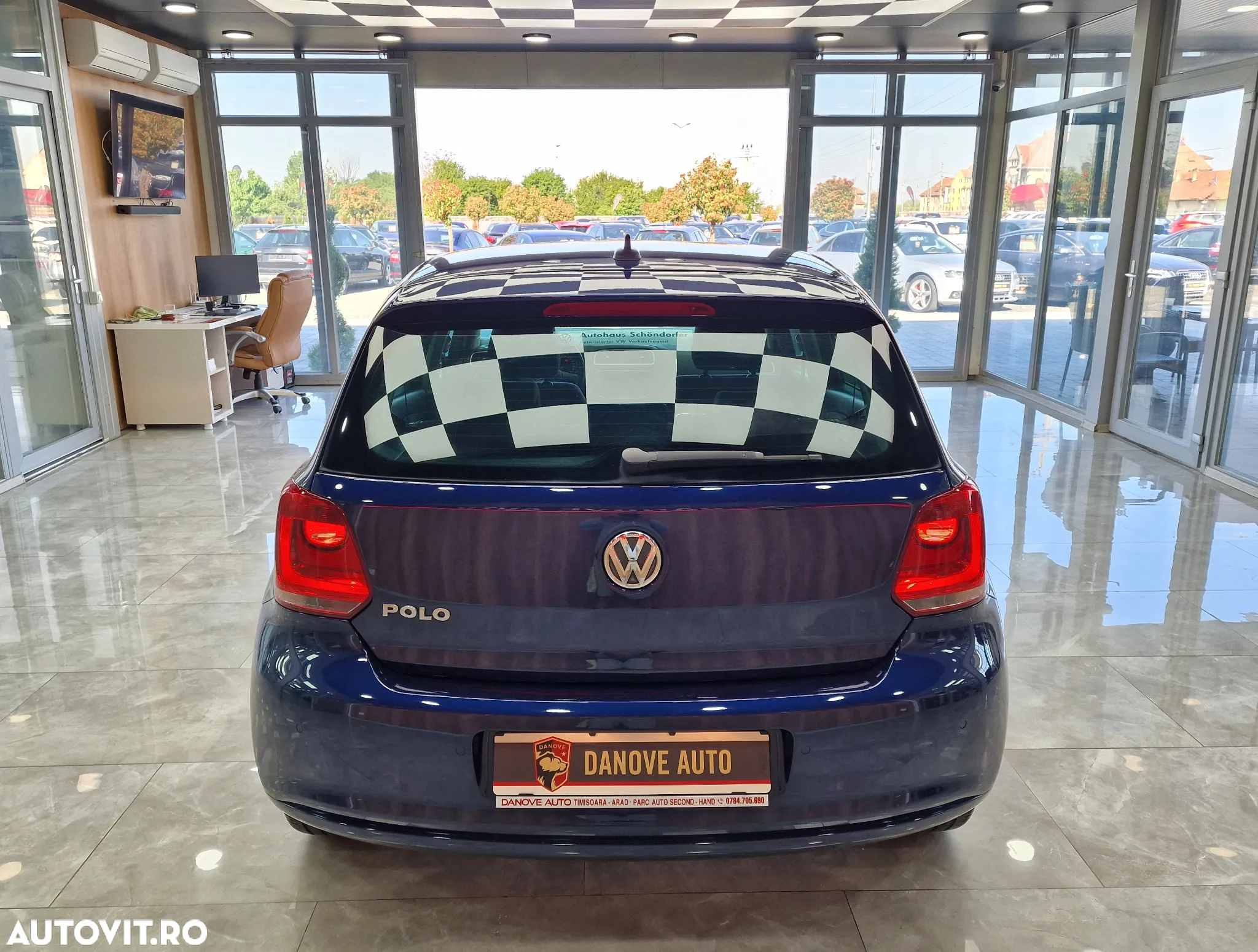 Volkswagen Polo 1.2 Attractive - 11