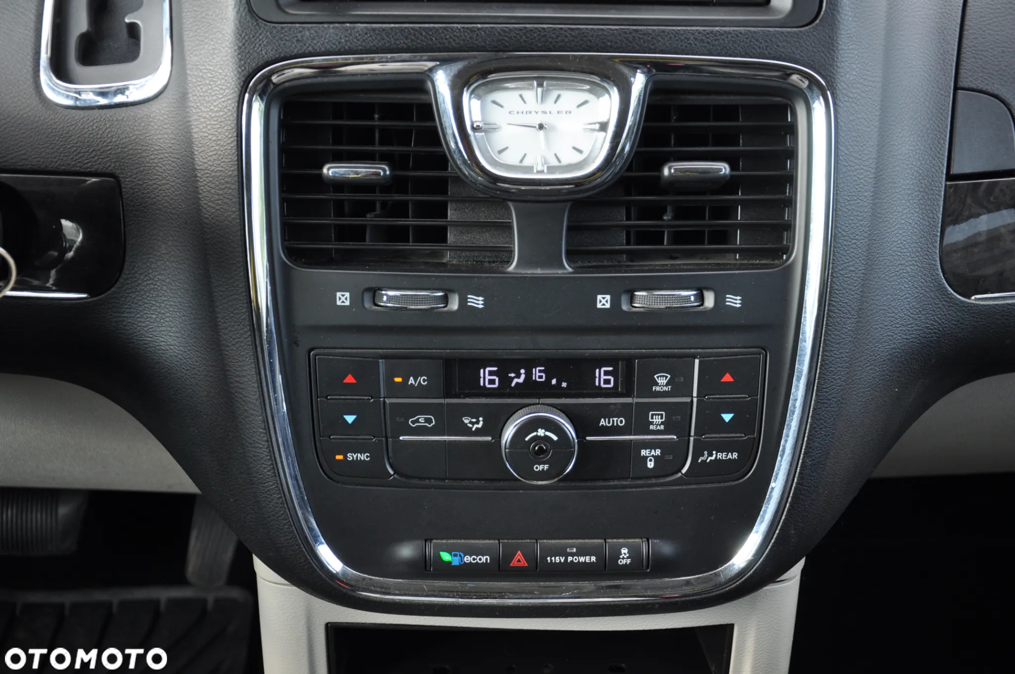 Chrysler Town & Country 3.6 Touring - 18