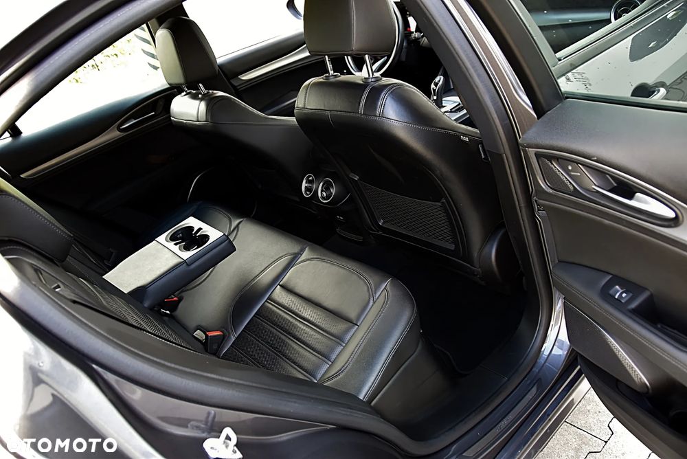 Alfa Romeo Stelvio 2.0 Turbo Veloce Q4 - 25