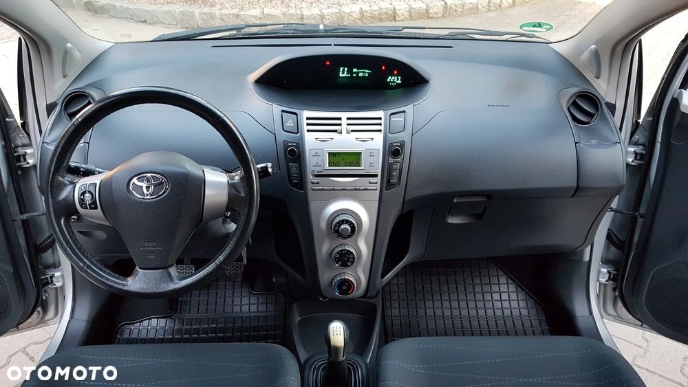 Toyota Yaris 1.3 Luna Premium - 36