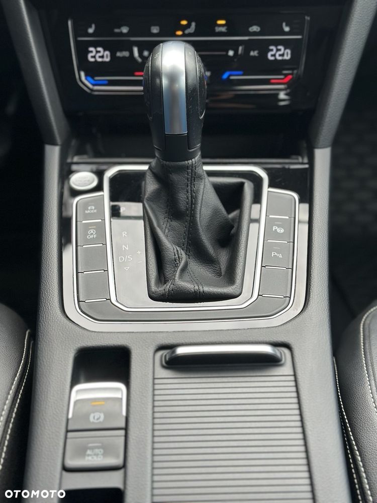 Volkswagen Passat 2.0 TDI Elegance DSG - 23