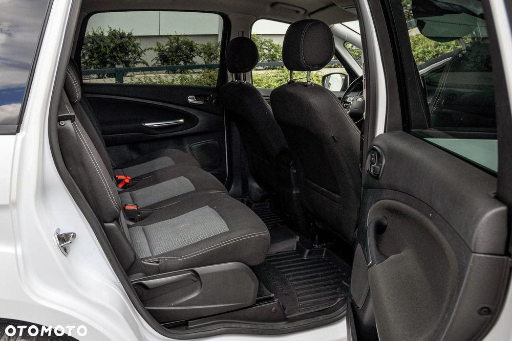 Ford S-Max - 12