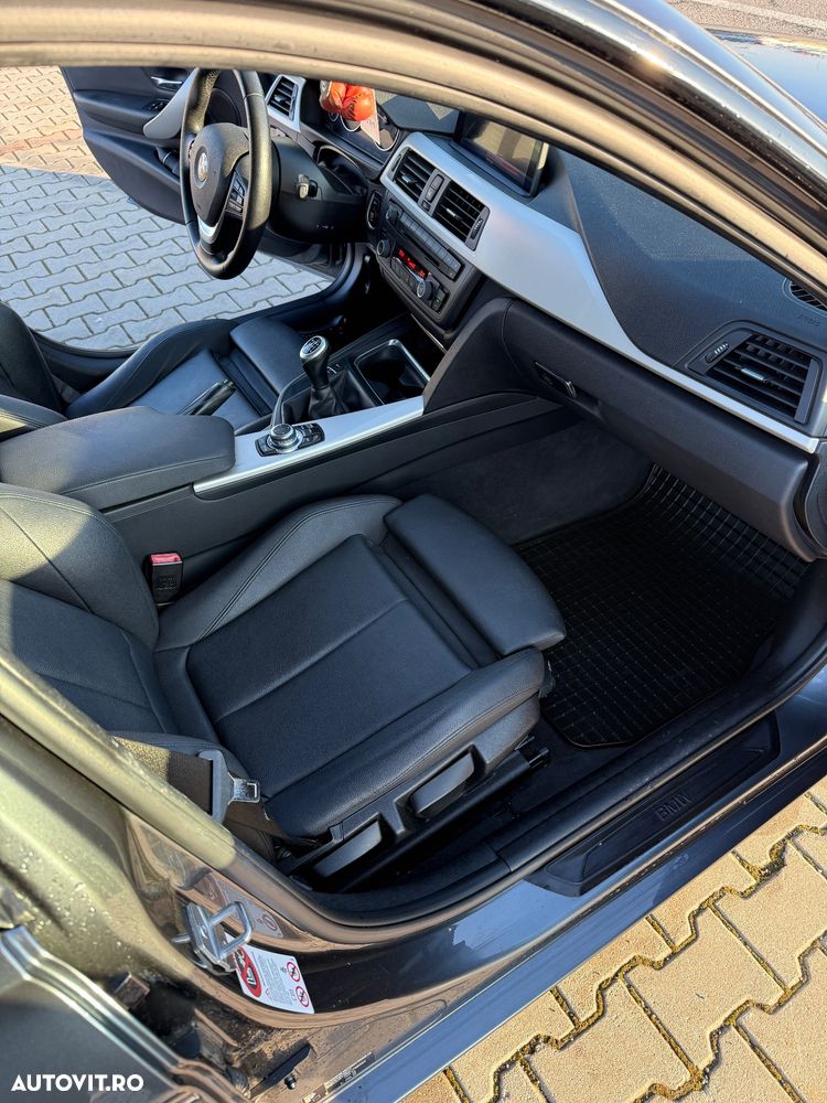BMW Seria 3 320i EfficientDynamics Edition - 14