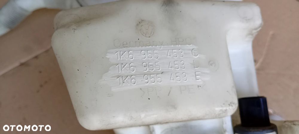 Zbiorniczek spryskiwaczy pompki Xenon VW Golf V 1K6955453C - 9