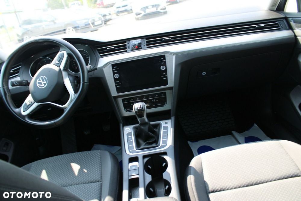 Volkswagen Passat - 14