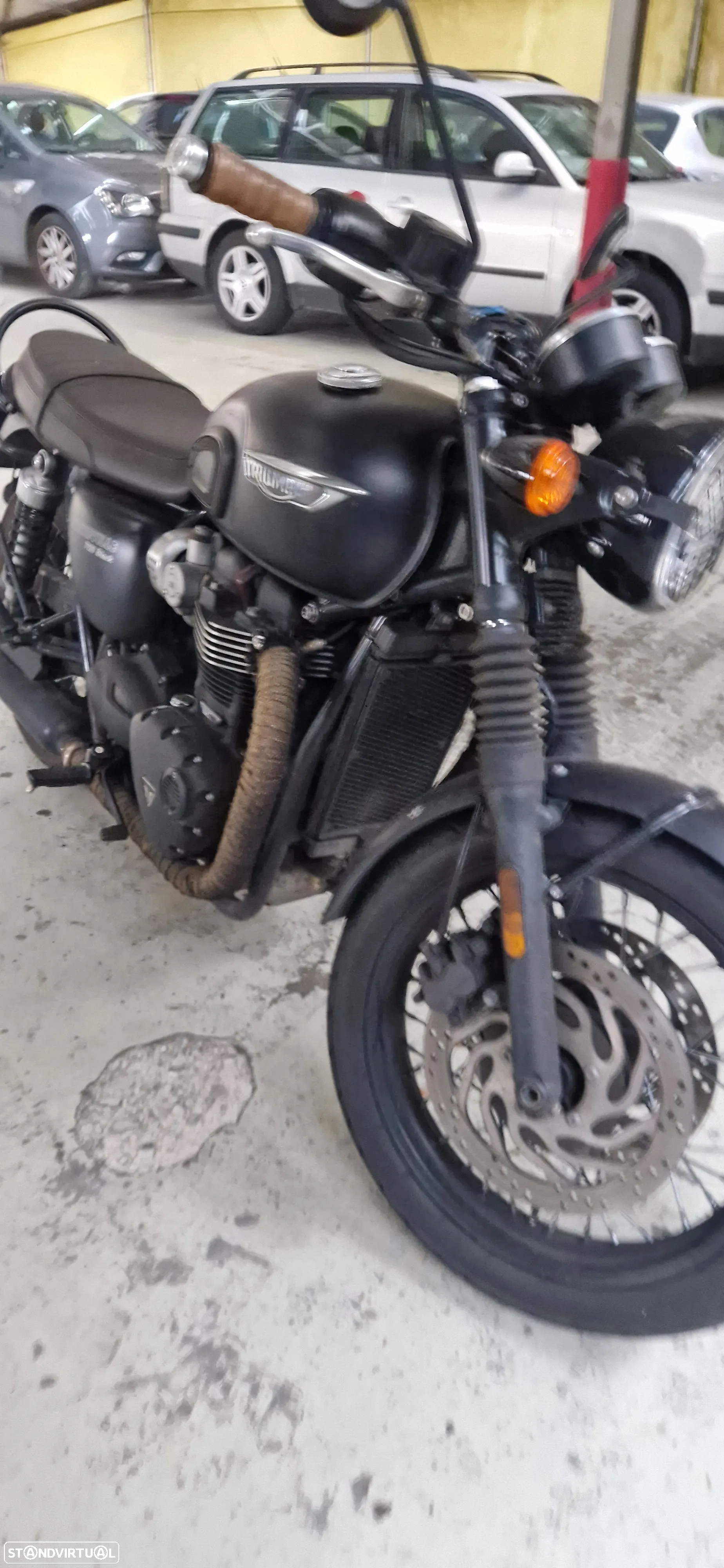 Triumph Bonneville Black - 3
