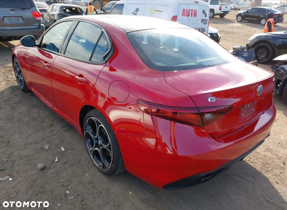 Alfa Romeo Giulia 2.0 Turbo 16V AT8 Veloce Ti - 3