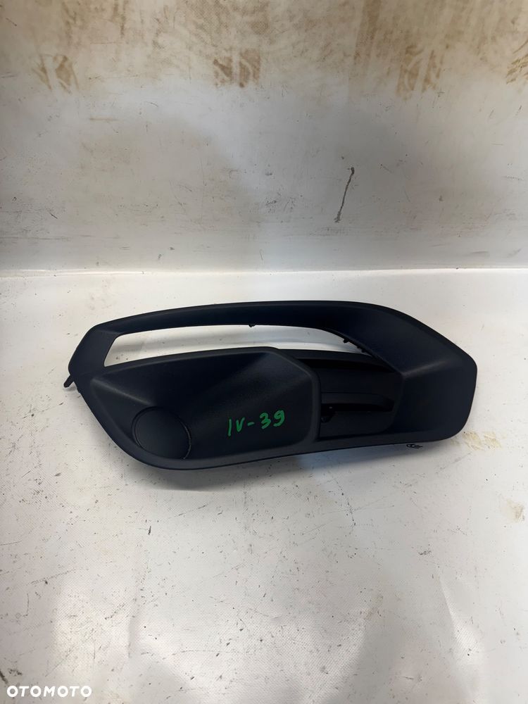 IV-39 PRAWA KRATKA ZDERZAKA IVECO DAILY - 1