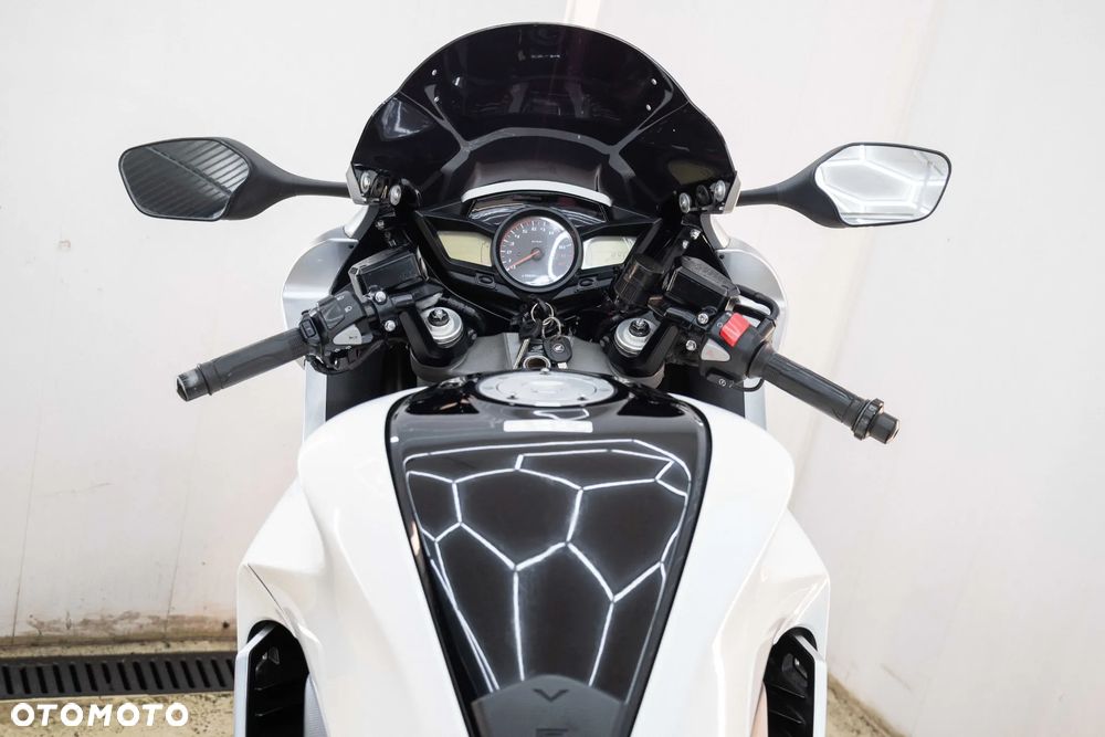 Honda VFR - 23