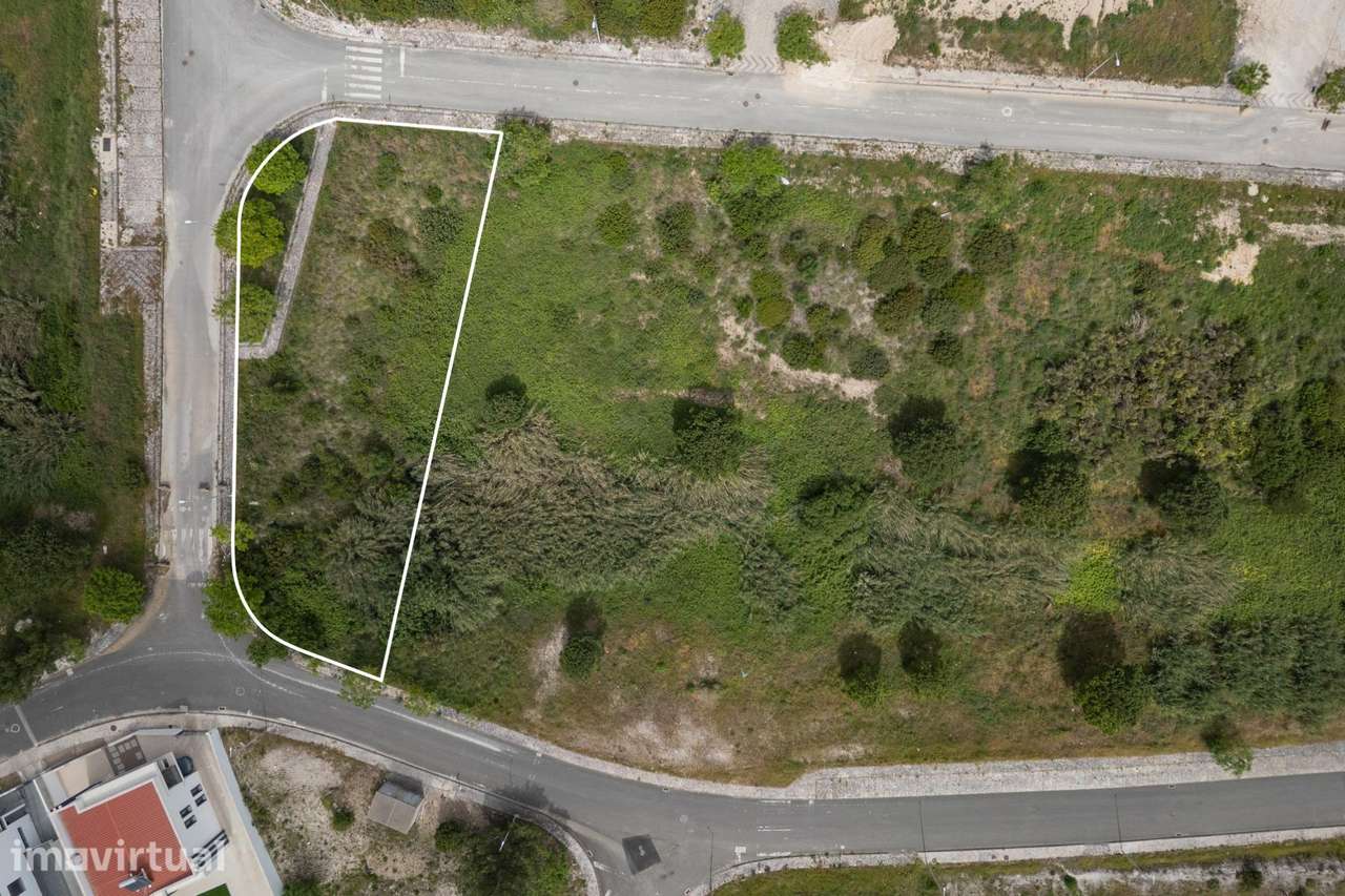 Lote de 670 m2 com Alvará para Prédio de 9 Frações em Alenquer - Grande imagem: 3/13