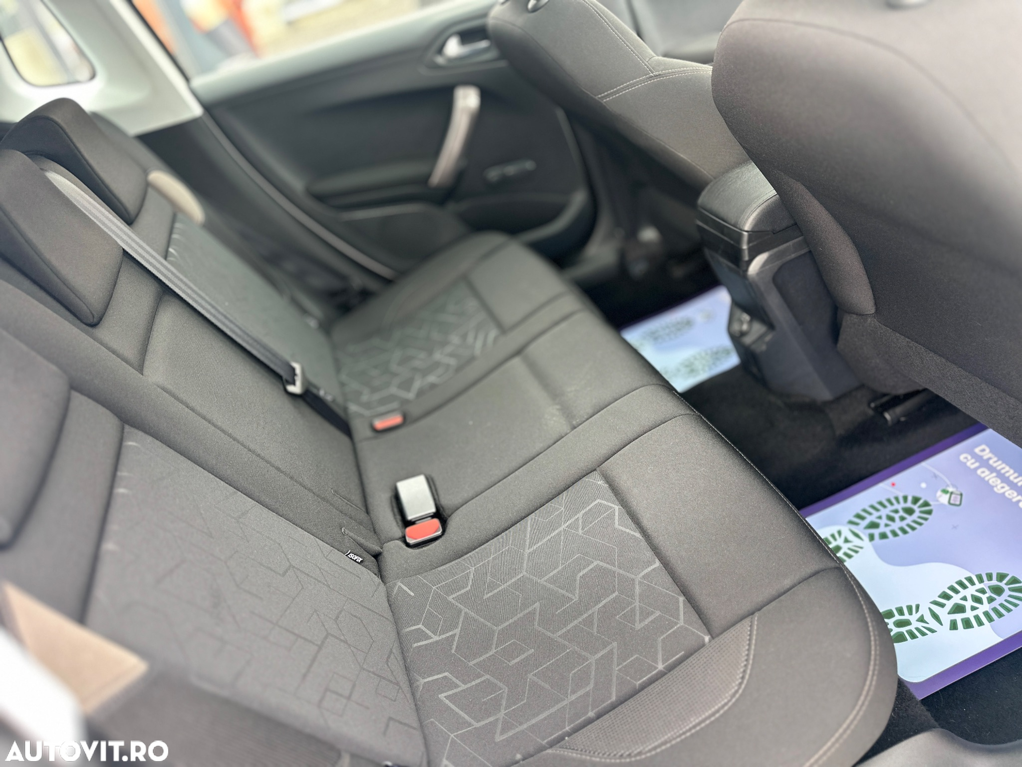 Peugeot 2008 1.2 L PureTech Turbo S&S Allure - 7