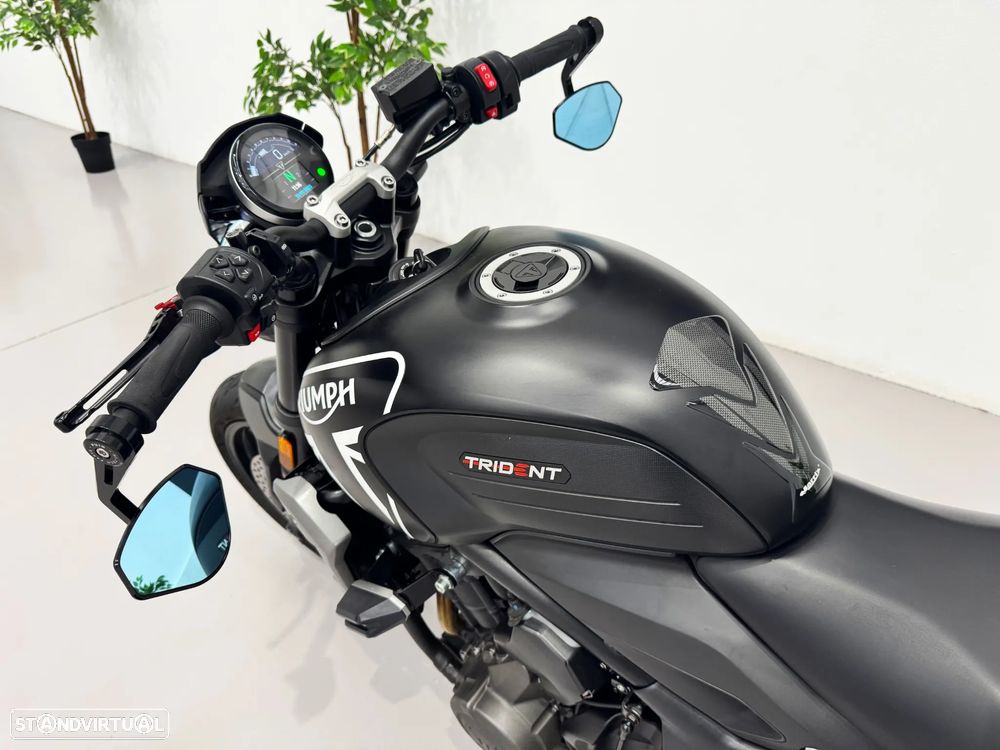 Triumph Trident - 9