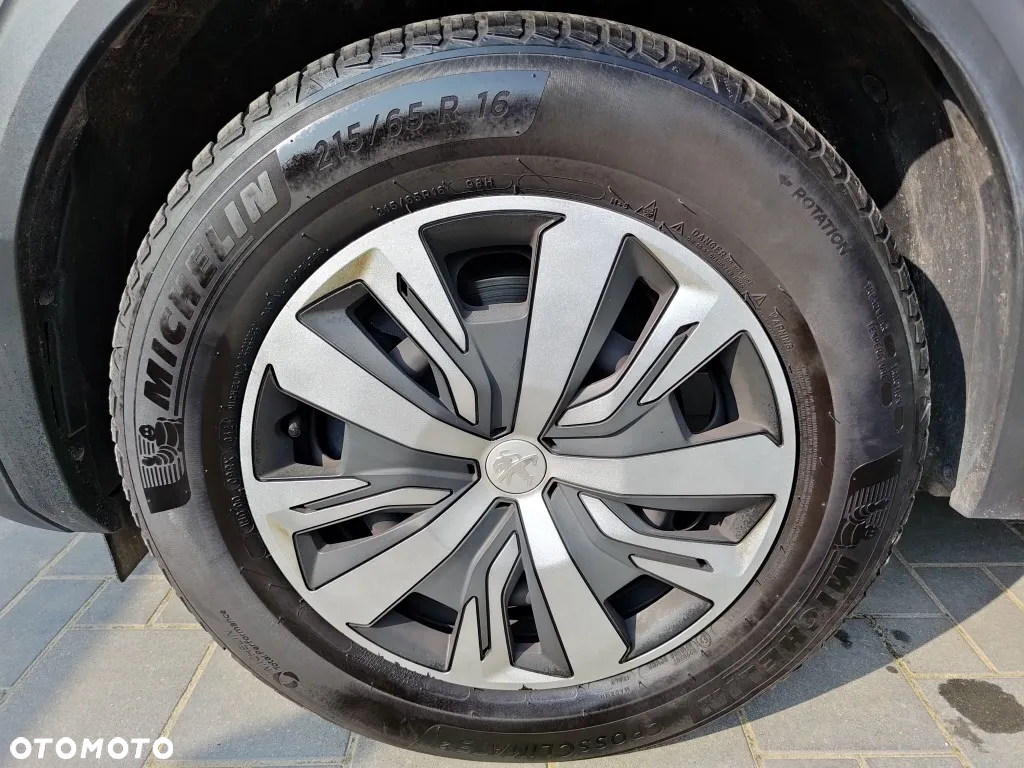 Peugeot 2008 1.5 BlueHDi Allure Pack S&S EAT8 - 28