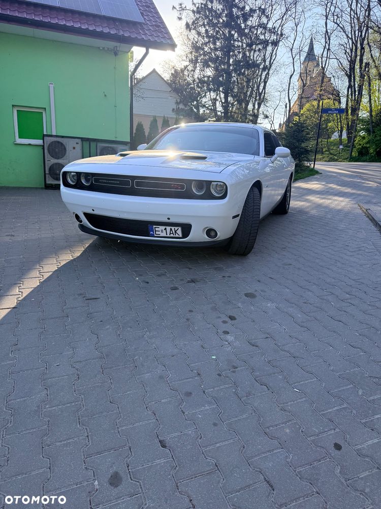 Dodge Challenger - 1