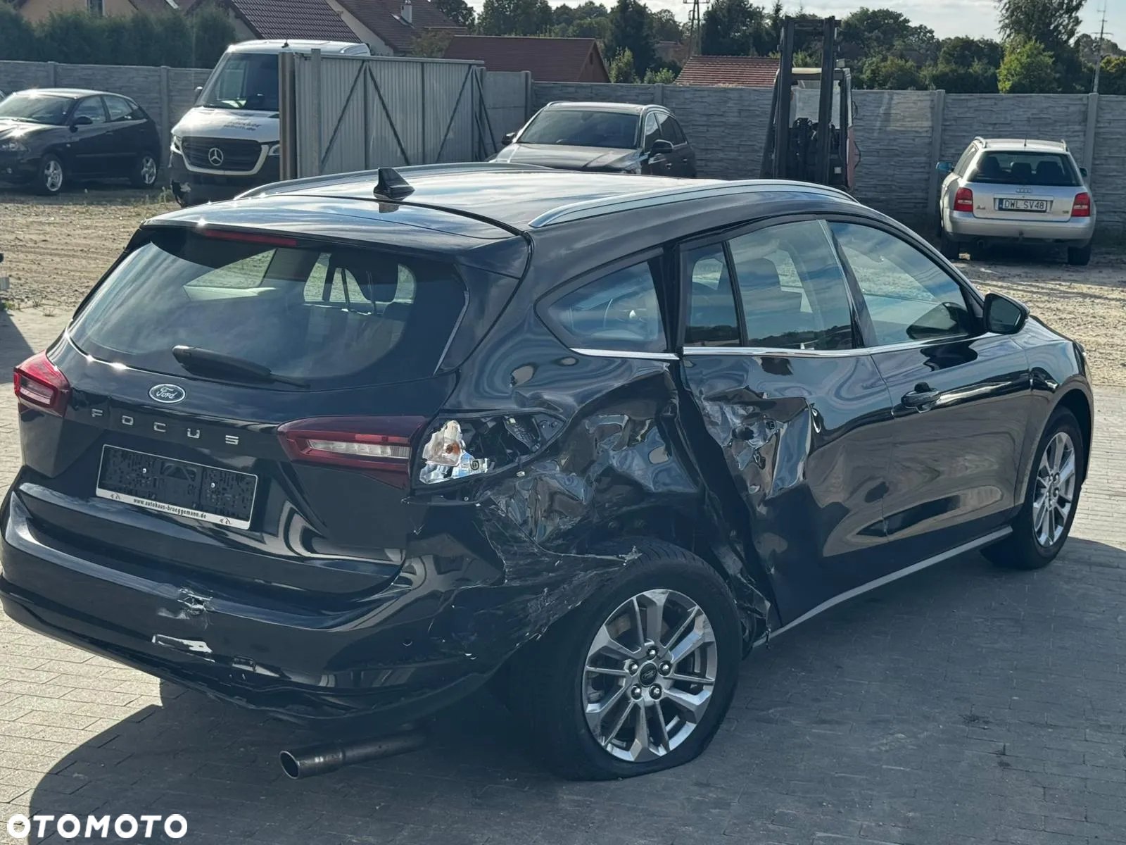 Ford Focus Turnier 1.0 EcoBoost Start-Stopp-System TITANIUM - 4