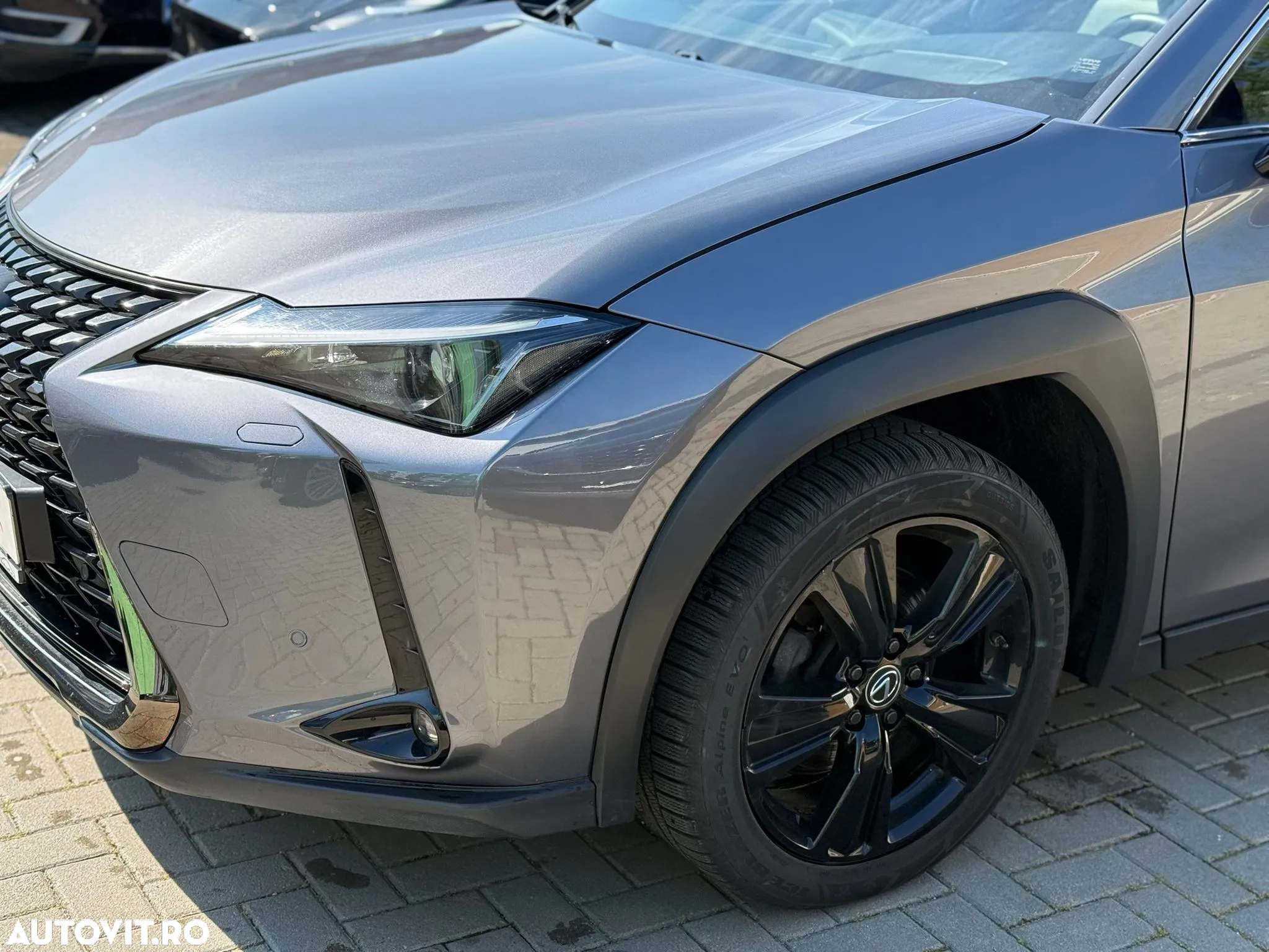 Lexus UX 250h 2.0L HEV 20H- (178 HP) 4X2 CVT Executive - 17