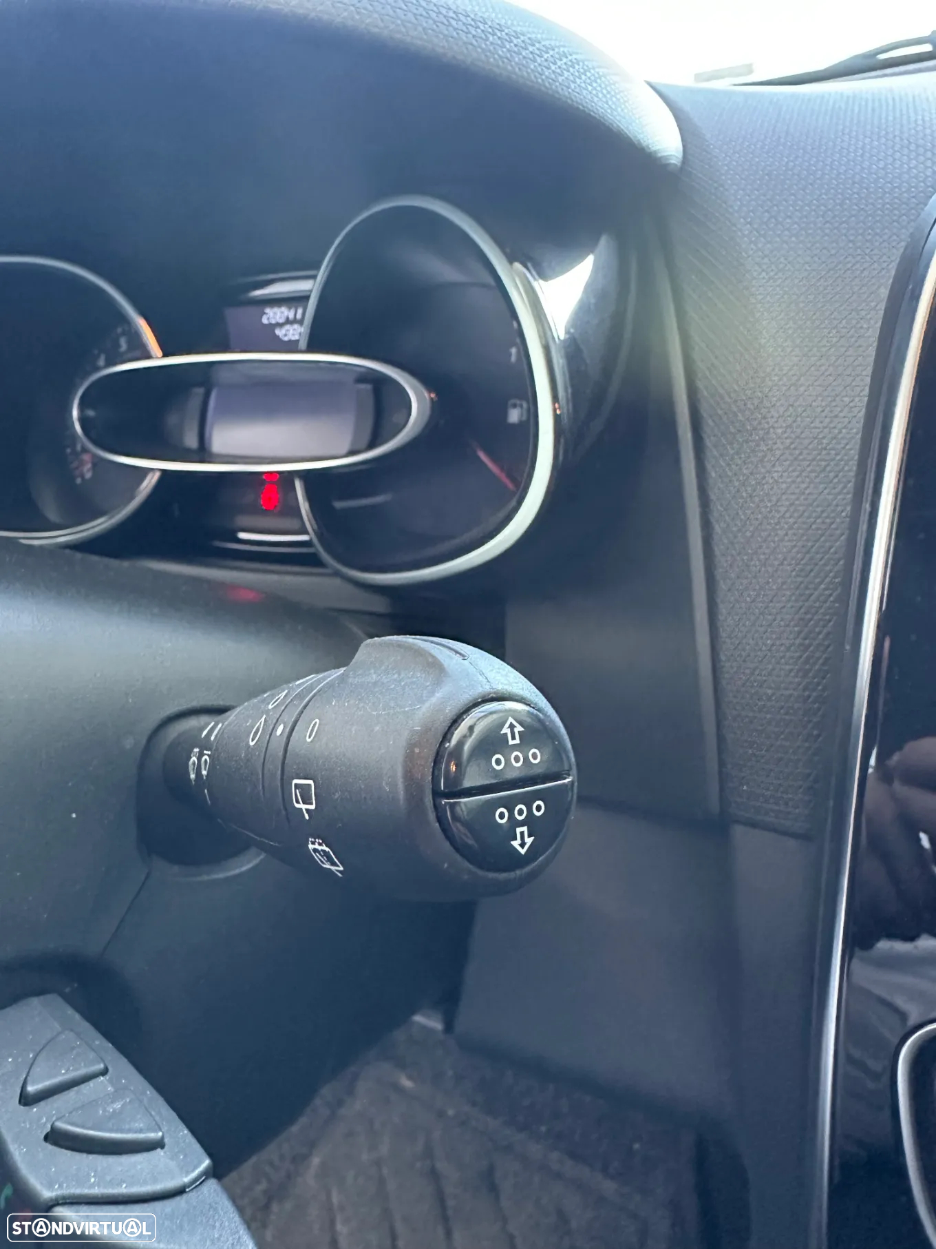Renault Clio 0.9 TCe Limited - 17