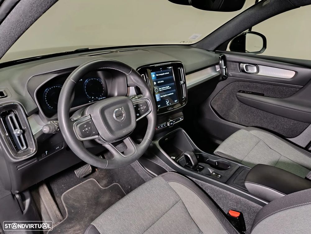 Volvo XC 40 1.5 T2 Momentum Geartronic - 11