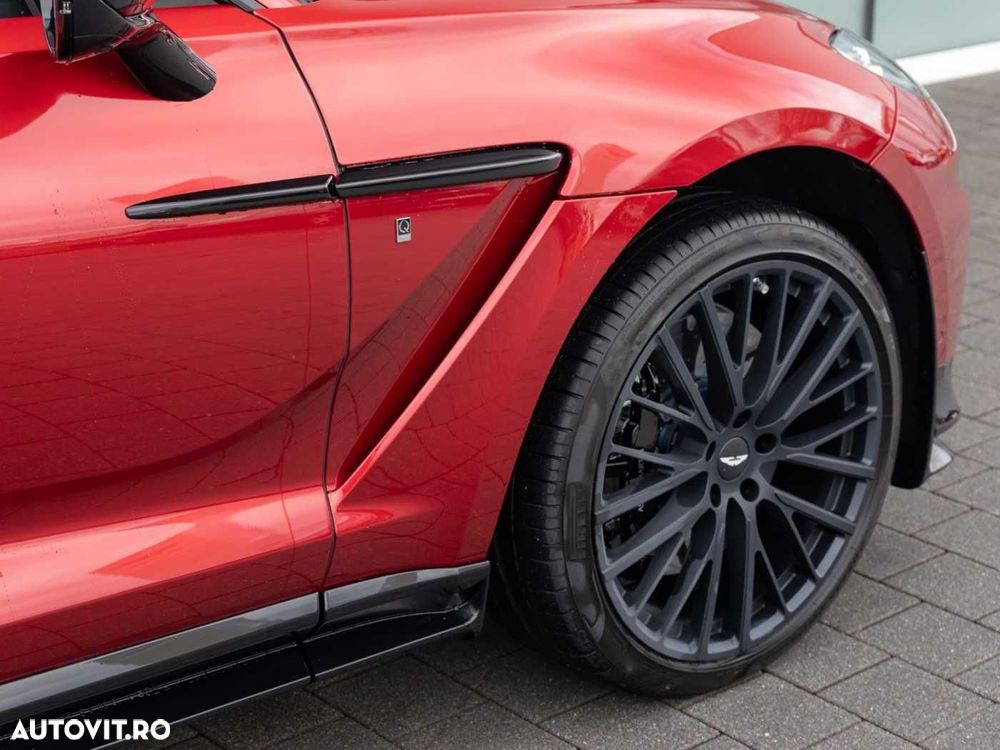 Aston Martin DBX - 6