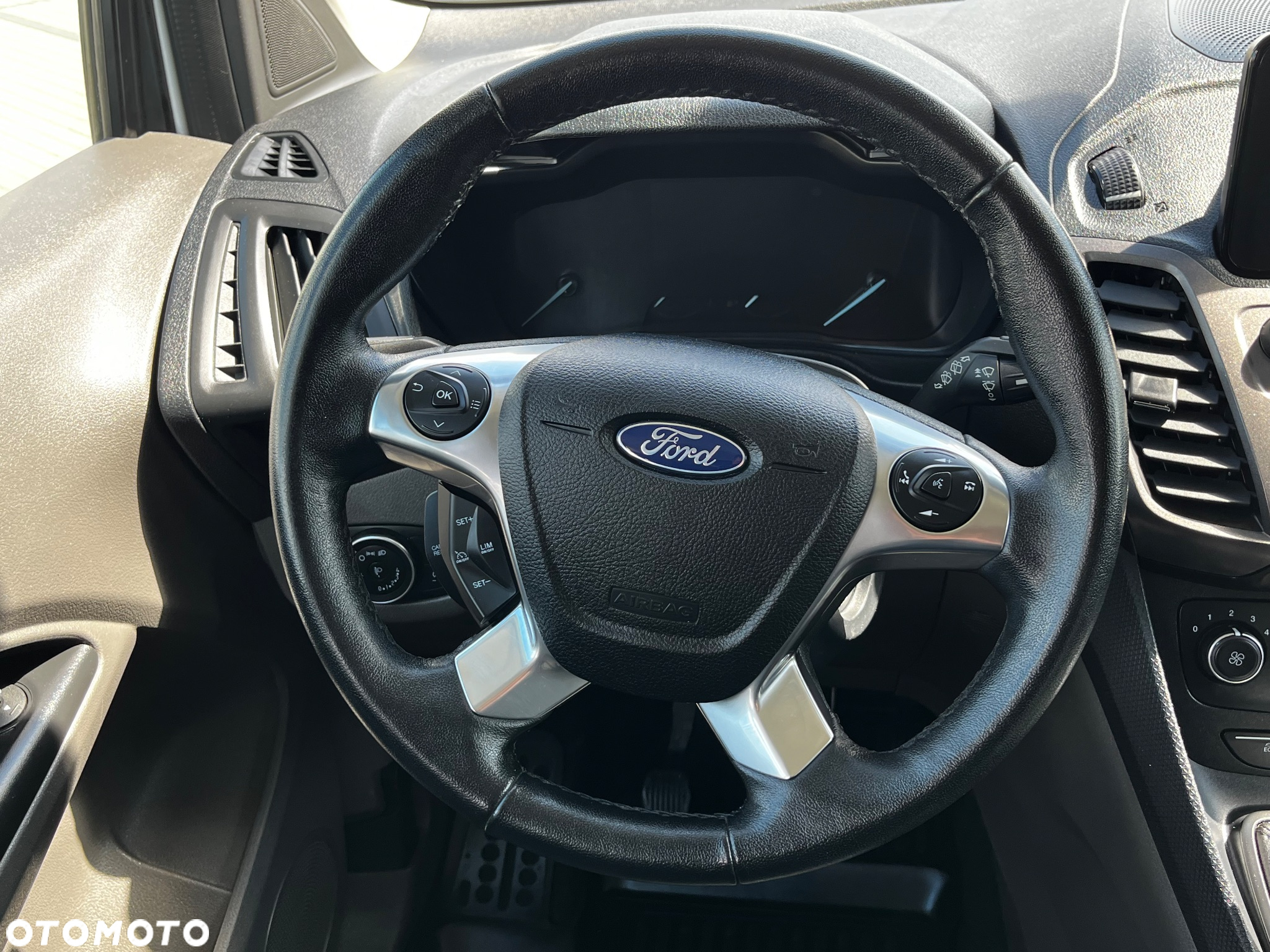 Ford Tourneo Connect - 15