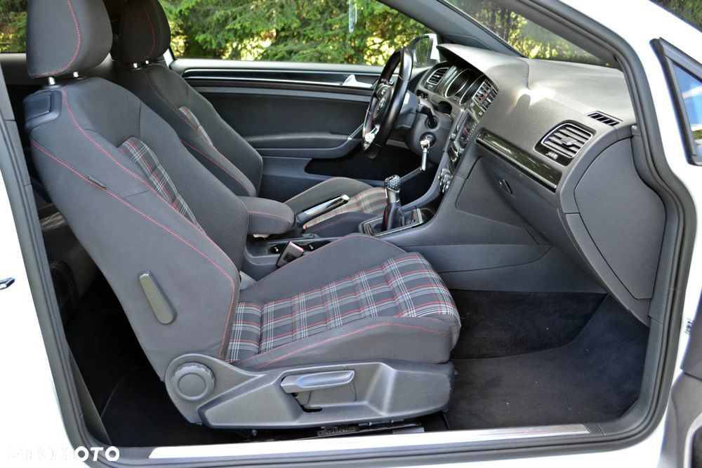 Volkswagen Golf VII 2.0 TSI BMT GTI - 16
