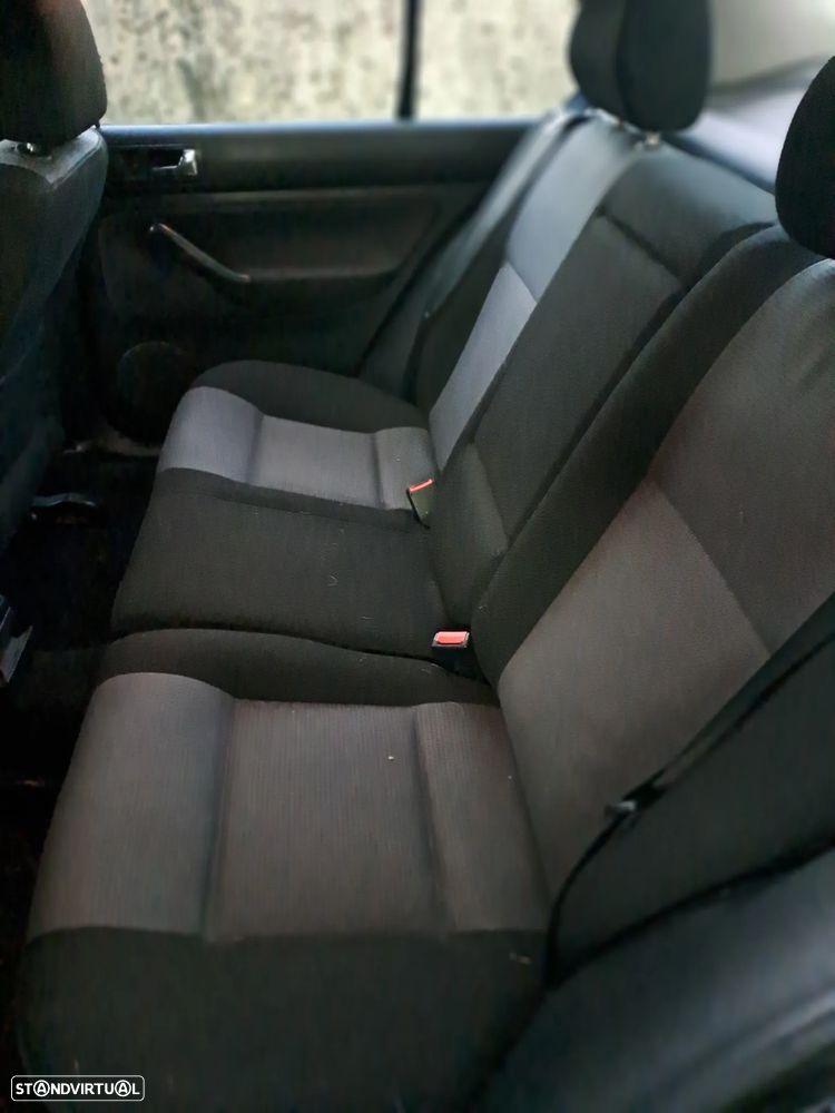 VW Bora 1.9 TDi Confortline - 9