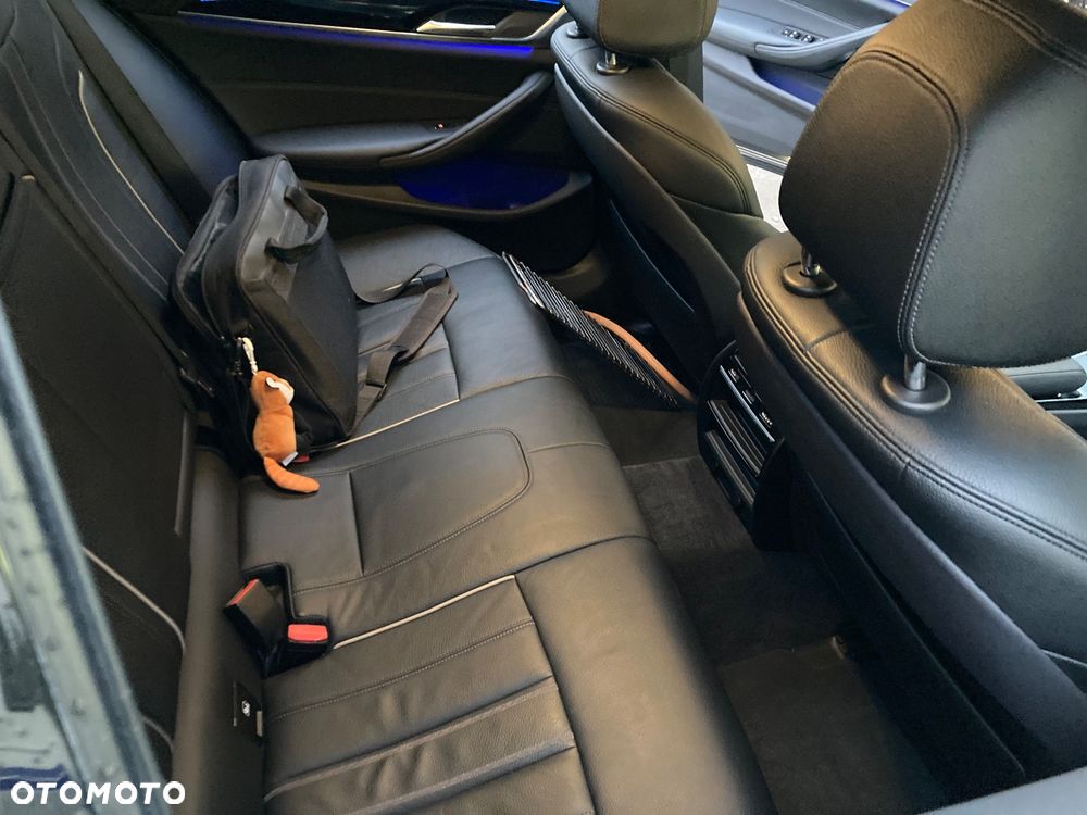 BMW Seria 5 520d Sport Line - 10