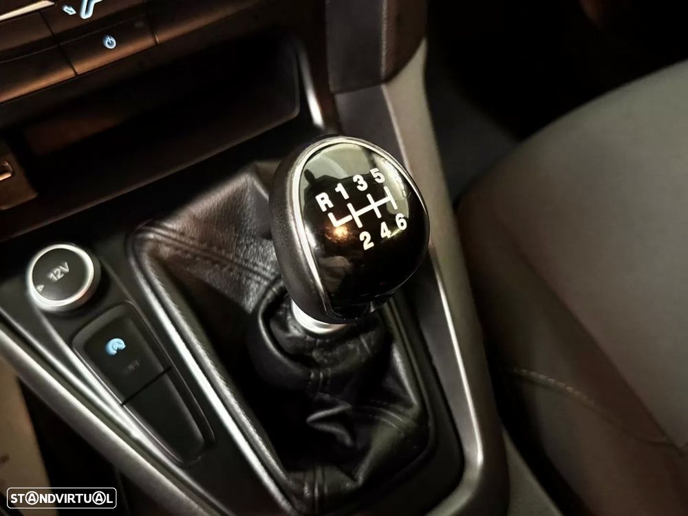 Ford Focus 1.0 EcoBoost S&S ACTIVE X - 36