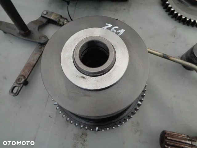 Kosz przedniego napędu przystawka Z61 New Holland 8560 - 1