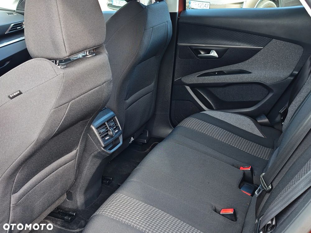 Peugeot 3008 1.2 PureTech Active S&S EAT6 - 28