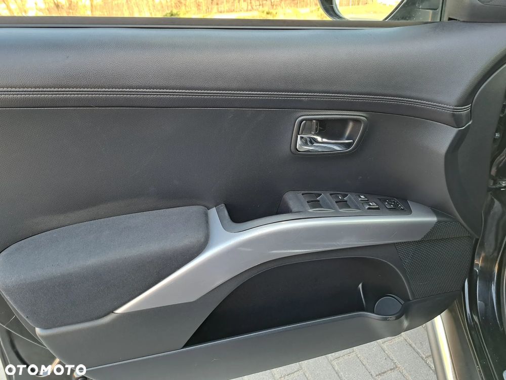 Mitsubishi Outlander - 30