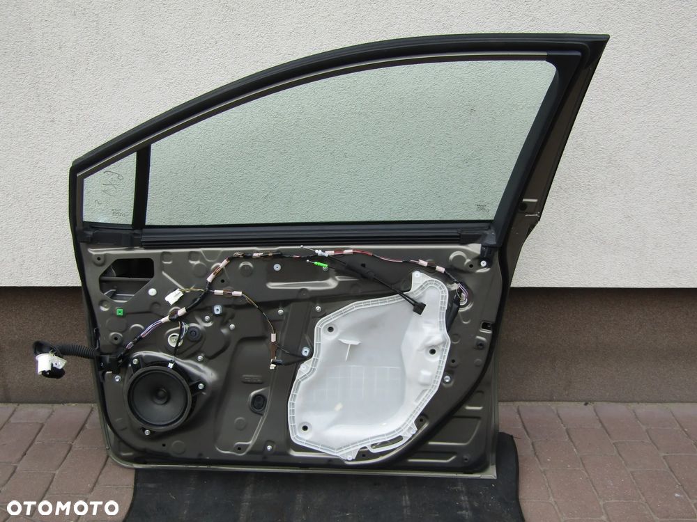 DRZWI PRZÓD PRAWY TOYOTA COROLLA E21 20 25R  6X1 - 4